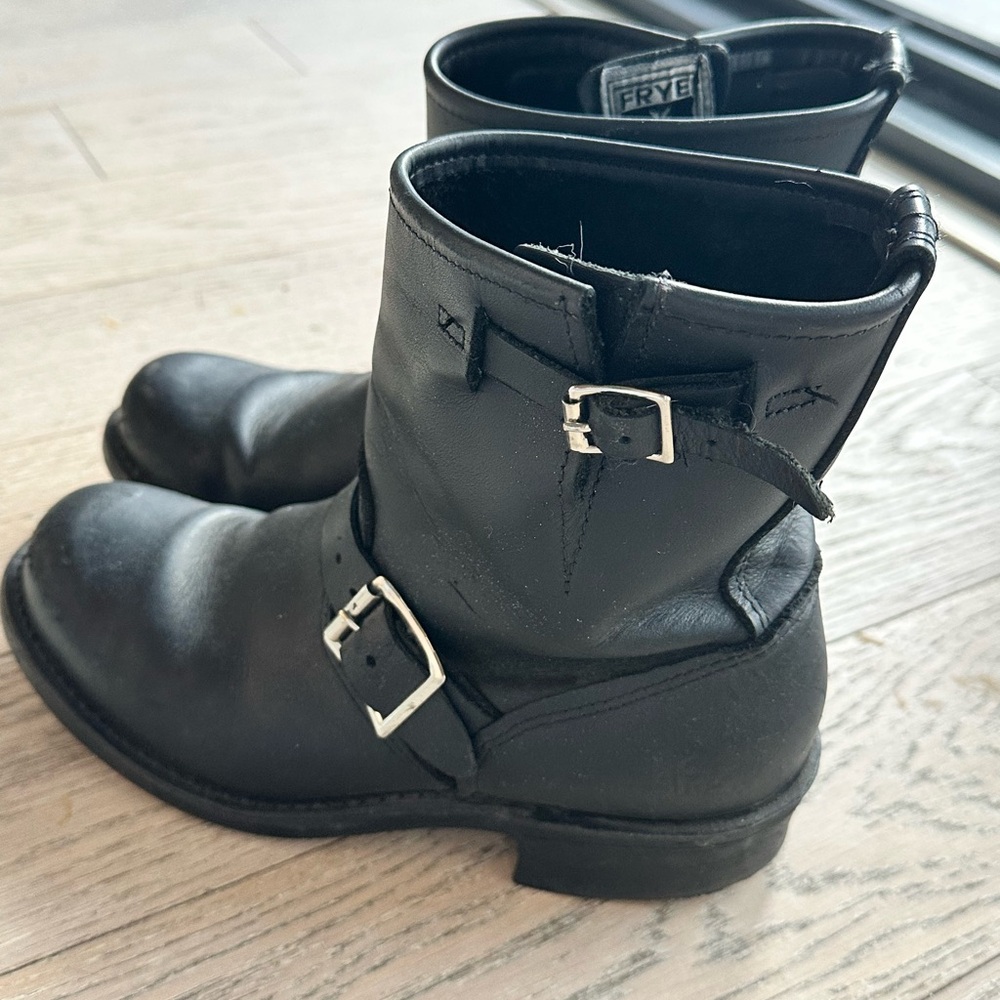 Frye Black Leather Engineer boots - 8